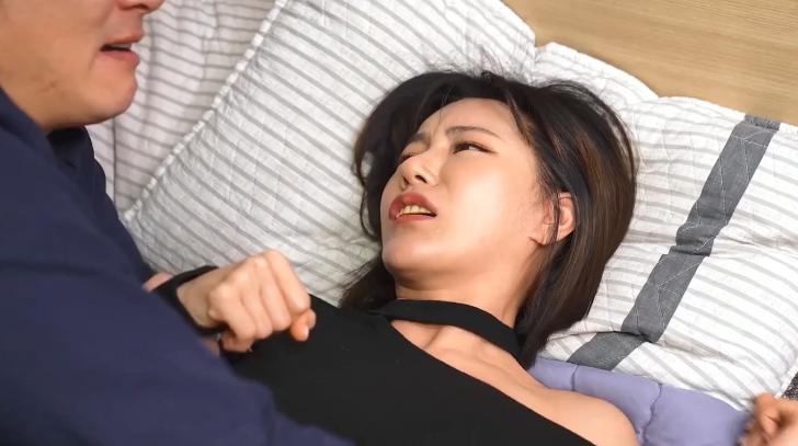 katie le sex Má kế ôn bài cho cậu con trai trước kỳ thi với phần thưởng hấp dẫn